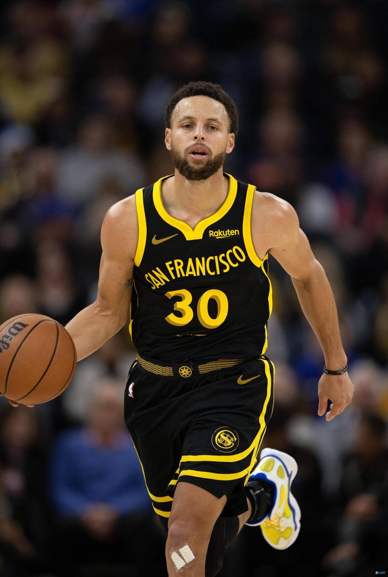 她不只是被 她不只是被